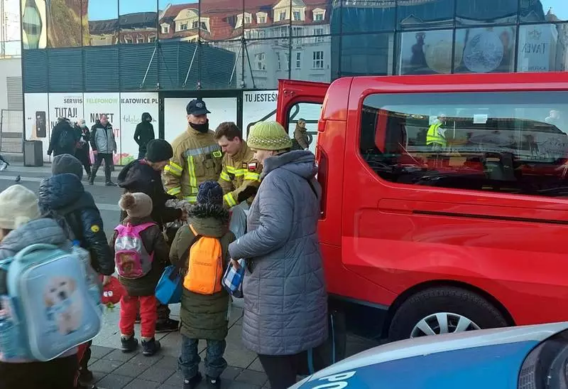 Strażacy koordynują przewożenie uchodźców z Ukrainy