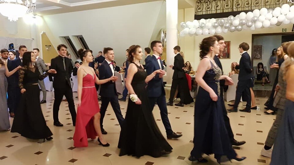 W ubiegły piątek podczas studniówki uczniów z III LO im. św Jana Pawła II w restauracji "Biały Dom" wszystko dopięte było na ostatni guzik.