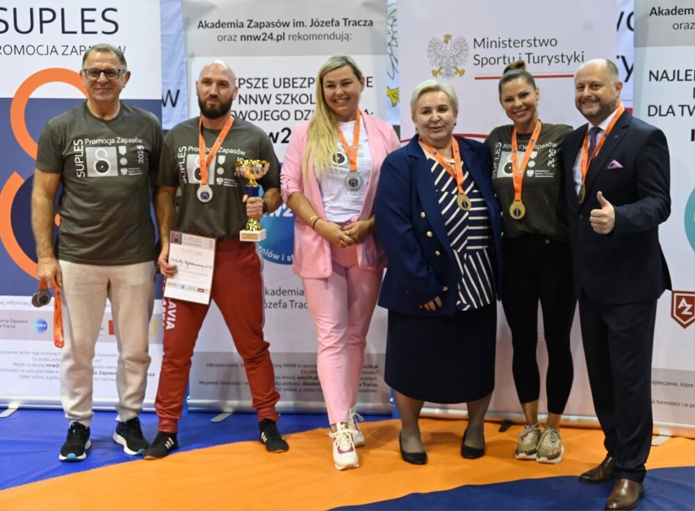 Suples – uczniowie spróbowali swoich sił na zapaśniczej macie!/fot. FB Michał Pierończyk