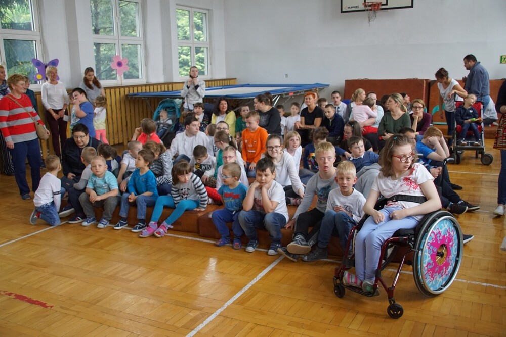 Tydzień Godności Osób Niepełnosprawnych trwa. Dzisiaj świętowała Szkoła Podstawowa nr 12 Specjalna im. św. Łukasza. Odbył się także Turniej Bowlingowy przygotowany Dom Pomocy Społecznej w Kochłowicach.