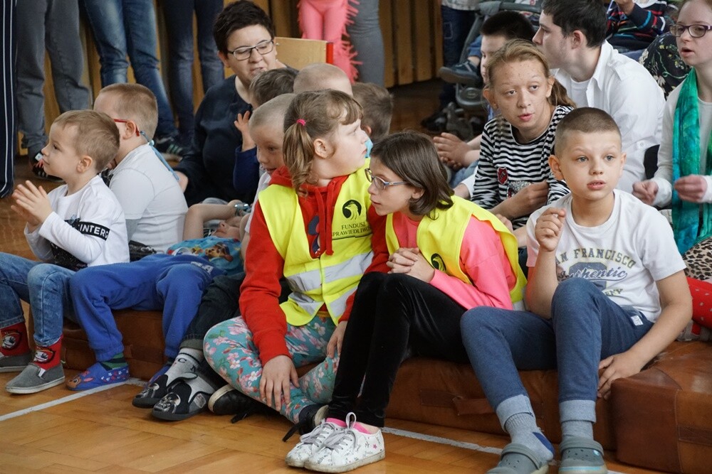 Tydzień Godności Osób Niepełnosprawnych trwa. Dzisiaj świętowała Szkoła Podstawowa nr 12 Specjalna im. św. Łukasza. Odbył się także Turniej Bowlingowy przygotowany Dom Pomocy Społecznej w Kochłowicach.