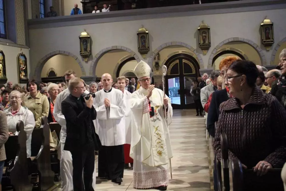W parafii św. Michała Archanioła w sobotę odbyła się uroczysta msza św. z okazji 100-lecia poświęcenia kościoła.