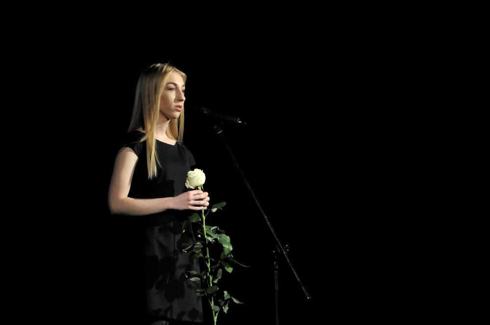 Z 350 osób biorących udział w V Ogólnopolskim Konkursie „W Kręgu poezji i prozy lagrowej więźniarek KL Ravensbruck” do finału, który odbył się w Miejskim Centrum Kultury w Rudzie Śląskiej zakwalifikowało się 29. 