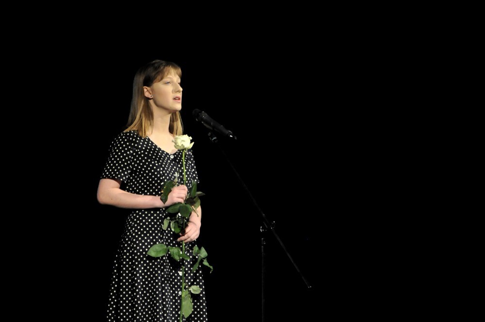W Miejskim Centrum Kultury im. Henryka Bisty odbył się finał V Ogólnopolskiego Konkursu „W Kręgu poezji i prozy lagrowej więźniarek KL Ravensbruck”. Z 350 uczniów z całej Polski do finału dostało się 29 osób, które właśnie dzisiaj miały okazję wystąpić w Rudzie Śląskiej podczas finałowej gali.