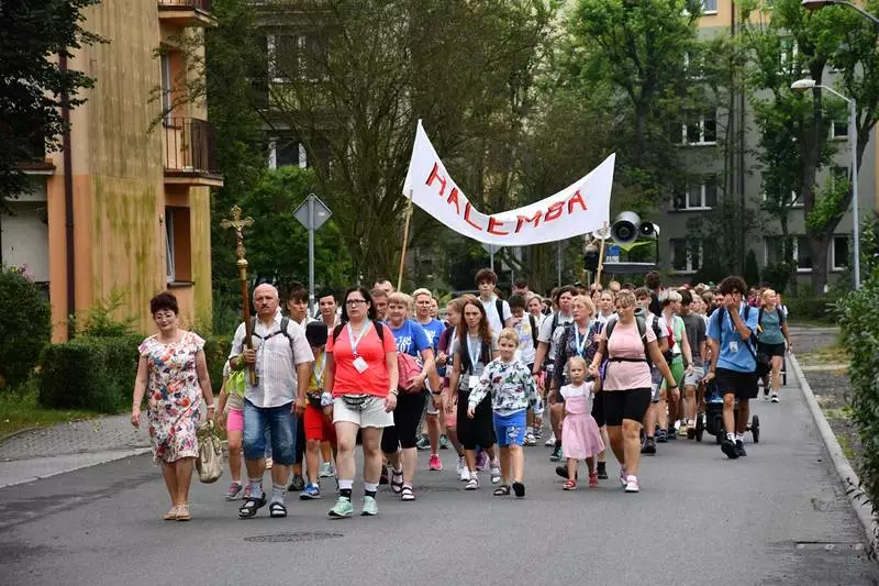 Wyruszyła 45. Halembska Pielgrzymka na Jasną Górę! [ZDJĘCIA]