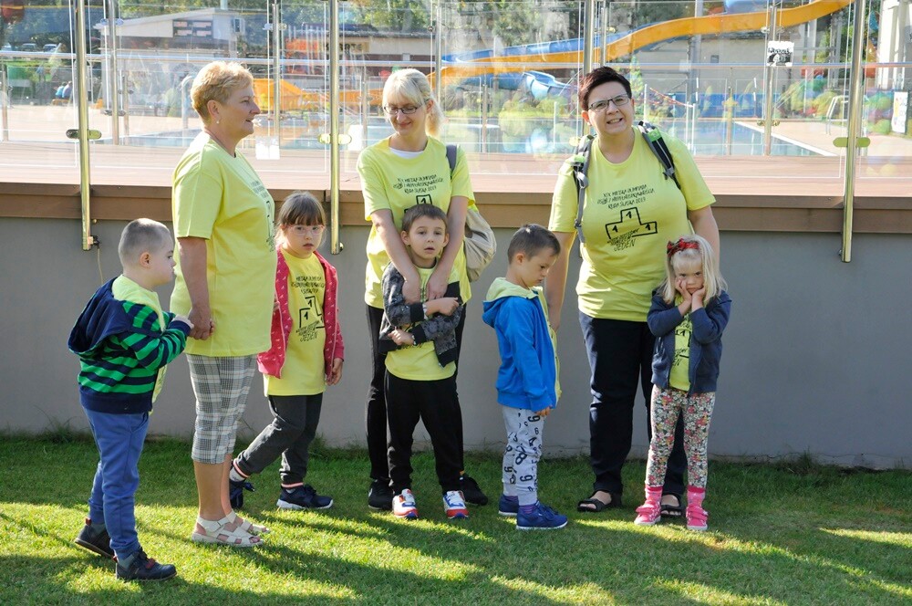 XIX Miejska Olimpiada Osób Niepełnosprawnych ściągnęła na teren letniego basenu kilkuset uczestników! Podczas konkurencji uśmiech nie schodził z ich twarzy ani na chwilę.