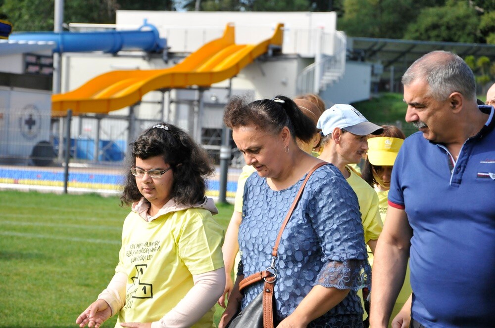 XIX Miejska Olimpiada Osób Niepełnosprawnych ściągnęła na teren letniego basenu kilkuset uczestników! Podczas konkurencji uśmiech nie schodził z ich twarzy ani na chwilę.