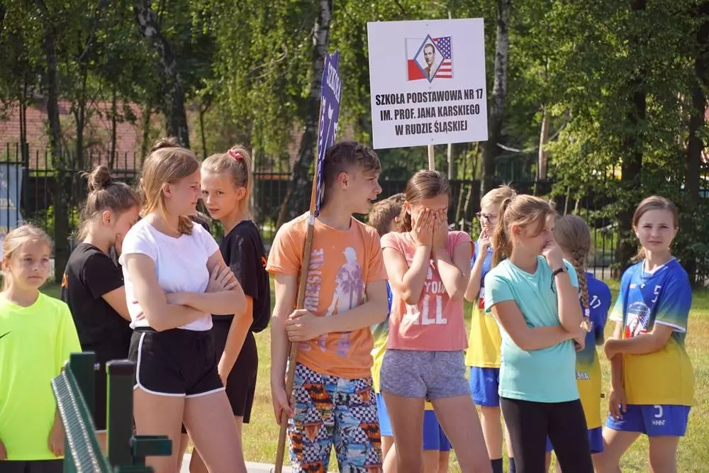 Kilkaset uczniów z rudzkich szkół bierze udział w XXX Lekkoatletycznych Igrzyskach Sportowych, które odbywają się na stadionie lekkoatletycznym.