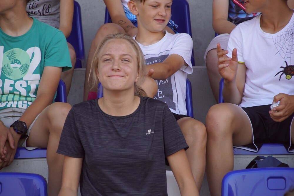 Kilkaset uczniów z rudzkich szkół bierze udział w XXX Lekkoatletycznych Igrzyskach Sportowych, które odbywają się na stadionie lekkoatletycznym.