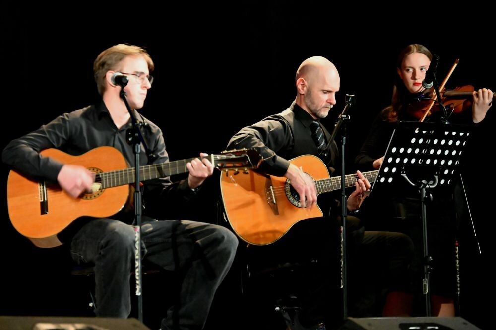 Zaduszki Artystyczne – chwile wzruszeń i zadumy w bielszowickim Domu Kultury/fot. FB Michał Pierończyk